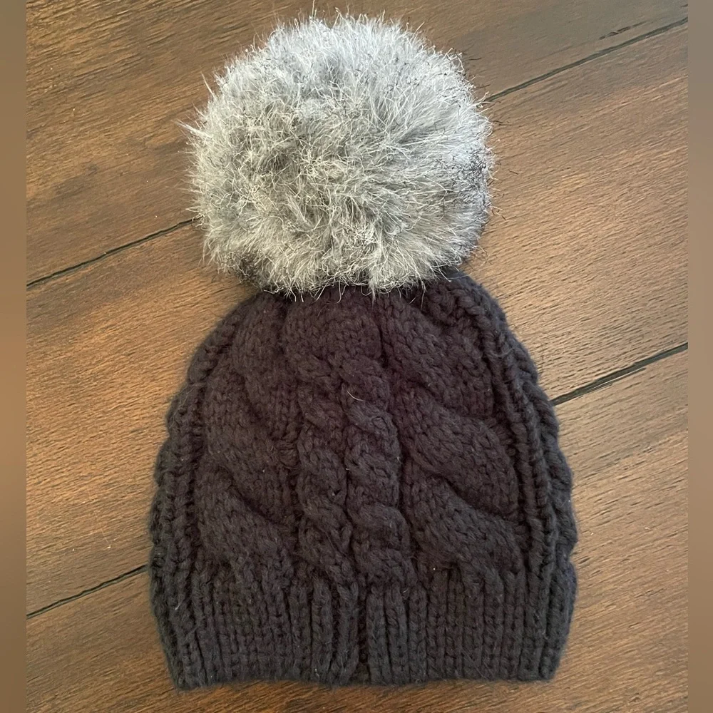 The North Face Youth/Junior Beanie Hat, Black Knit with Faux Fur Pom Pom, Unisex